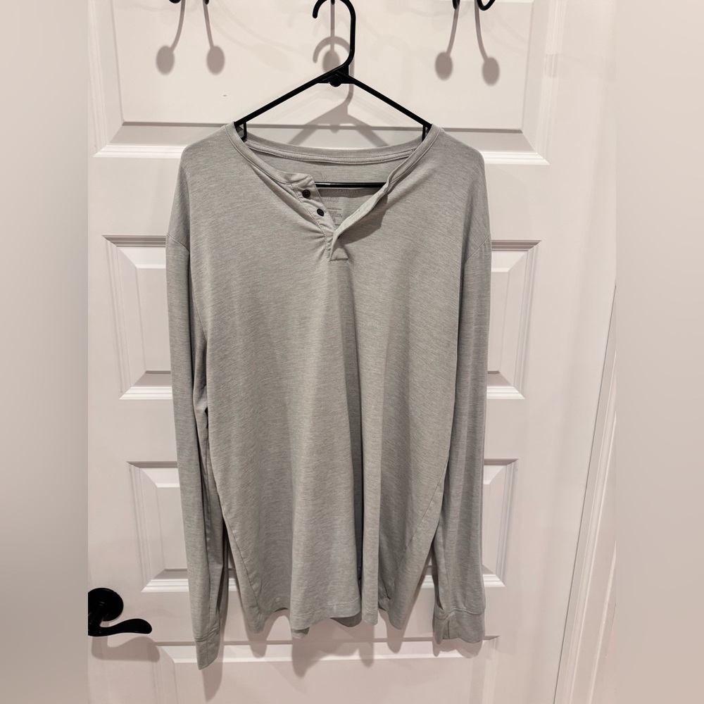Marc Anthony Light Gray Long Sleeve Top